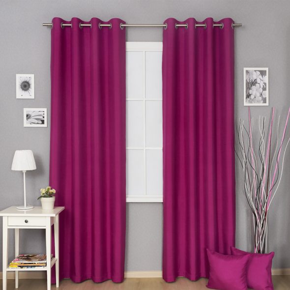 الستائر الفوشيه في غرفة المعيشة