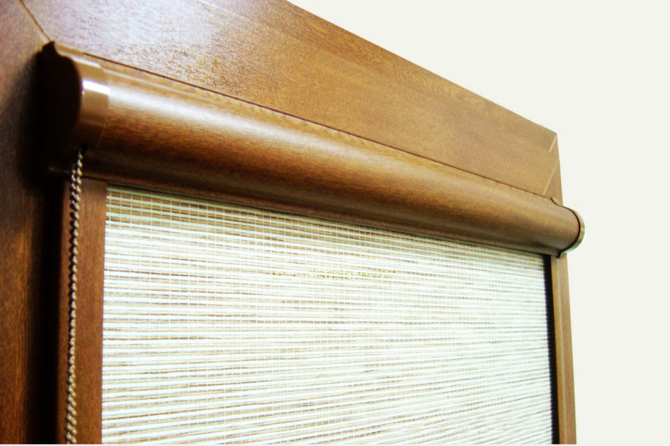 صور الستائر الدوارة كاسيت نوع مع التصفيح تحت الشجرة