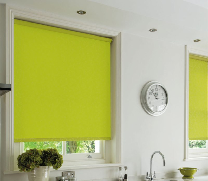 الستائر الدوارة الخضراء الخفيفة في المطبخ الداخلية