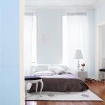 النوم على الأرض هو قرار مثير للاهتمام وغير عادي.