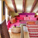 ينام على الأرض للغرفة الشرقية