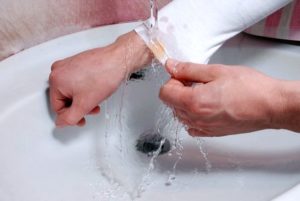 اللطخة الطازجة سهلة التنظيف