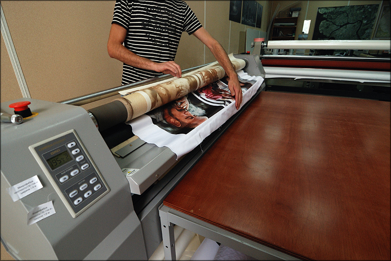 إنتاج الستائر الدوارة مع طباعة الصور على معدات خاصة