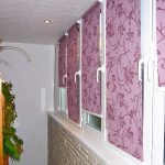 نوافذ شرفة مع مصاريع مفتوحة