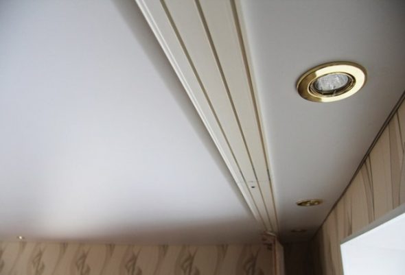 كورنيش سقف ثلاثي الصف