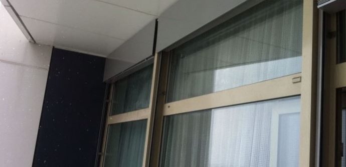 صناديق ديكور بلون رمادي على راشتورة