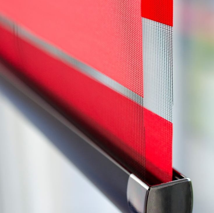 الترجيح في الجزء السفلي من الستار يوم ليلا