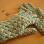 قفازات محبوكة