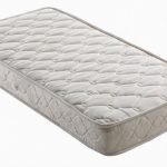 مراتب الأطفال عالية لطفل أكبر سنا