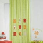 ستائر الضوء الأخضر مع رسومات الأطفال