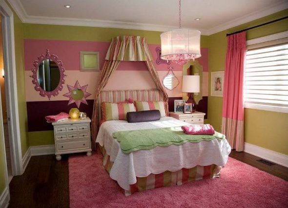 الألوان الخضراء والوردي