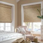 ستائر من الخيزران الروماني تبدو جيدة في غرفة النوم