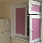 الستائر الدوارة على كل ورقة من نافذة بلاستيكية