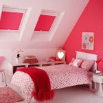 اللون الوردي في المناطق الداخلية للحضانة للبنات