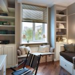 رفوف مدمجة في غرفة الأطفال