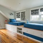 أرضية خشبية في غرفة الأطفال