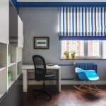 خطوط رأسية على الستائر في الحضانة