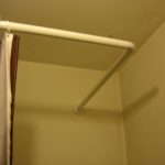 كورنيش بلاستيك على شكل حرف L في الحمام