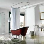 ستارة على كورنيش أنبوبي في الحمام