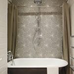 سكة ستارة للستائر حول الحمام على شكل مستطيل