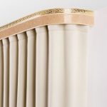 ستارة بيج على كورنيش بلاستيك