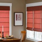 تتالي الستائر الرومانية باللون الأحمر والبني