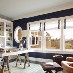 غرفة المسافر مع الستائر الرومانية على الطراز الروماني