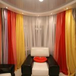 ستائر جميلة ومشرقة لغرفة معيشة أنيقة