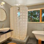 جولة قضيب الاستحمام في الحمام