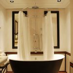 قضيب ستارة معدنية مستديرة مع دش كبير في الوسط