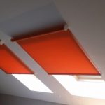 فتح مصاريع على نافذة مائلة