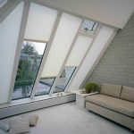 نافذة بانورامية في المناطق الداخلية من العلية