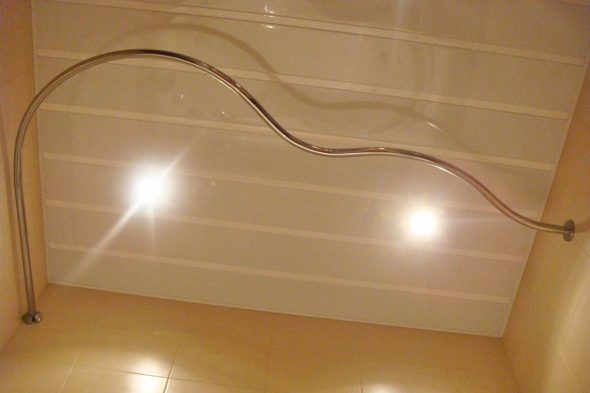 كورنيش معدني منحني