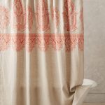 كورنيش بيضاوي مع ستارة قماشية أنيقة