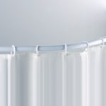 قضيب من البلاستيك الأبيض