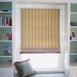 ستائر مخططة رومانية في غرفة الأطفال