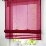 ستائر بورجوندي شفافة لنافذة صغيرة