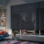 منظر للمدينة الليلية من خلال ستارة شفافة