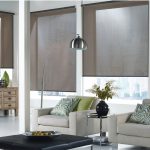 كرسيين في غرفة المعيشة الداخلية