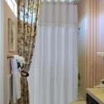 تباعد كورنيش للحمام