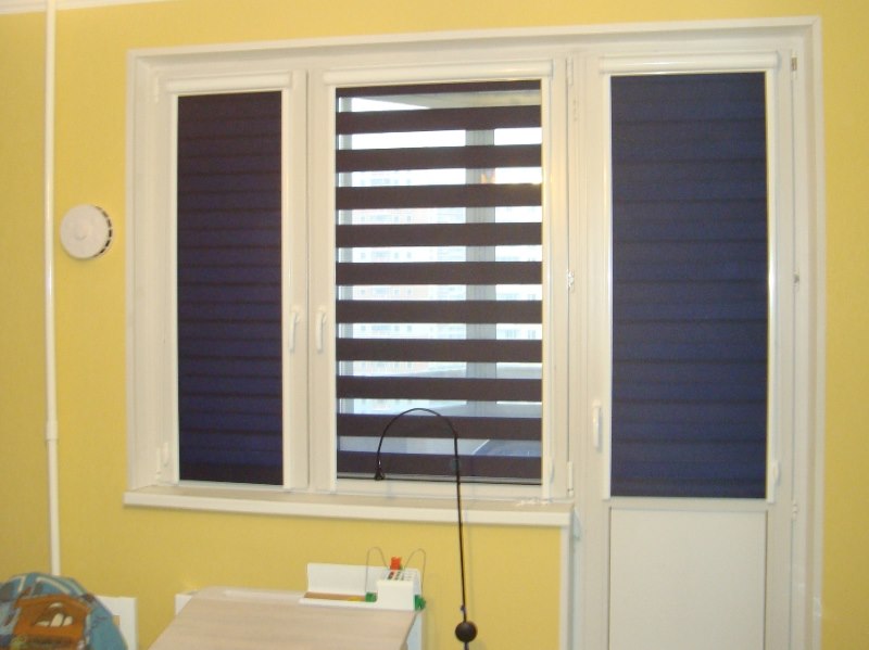 الستائر حمار وحشي نظام على كتلة شرفة