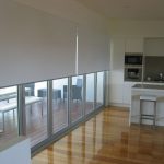 مصاريع طويلة على النافذة الكبيرة