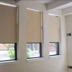 ستائر مفتوحة من نسيج سميك