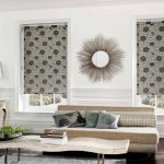 ستائر جميلة على نوافذ غرفة المعيشة