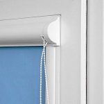 الستائر مع أدلة على محاذاة نافذة PVC