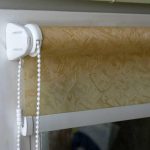 فتح الأسطوانة الأعمى مع سلسلة على ورقة