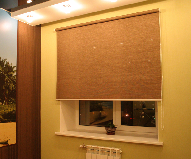 كثيفة ستارة البني نوع لفة