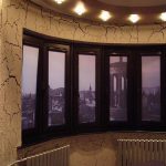 ستائر الصور المدورة على النوافذ البلاستيكية غير العادية