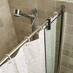 قضيب معدني مع زجاج ثابت وستارة