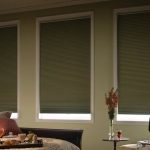 الستائر الكثيفة مطوي